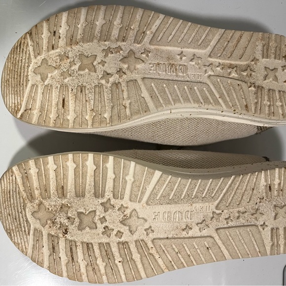 Hey Dude, beige with plaid backs. - Picture 4 of 5